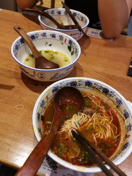 唏嘛香·金城牛大(上海首店)-"这家牛肉面可能是风情街里唯一要排队