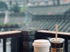 浓郁咖啡拿铁-星巴克臻选(成都宽窄巷子店)