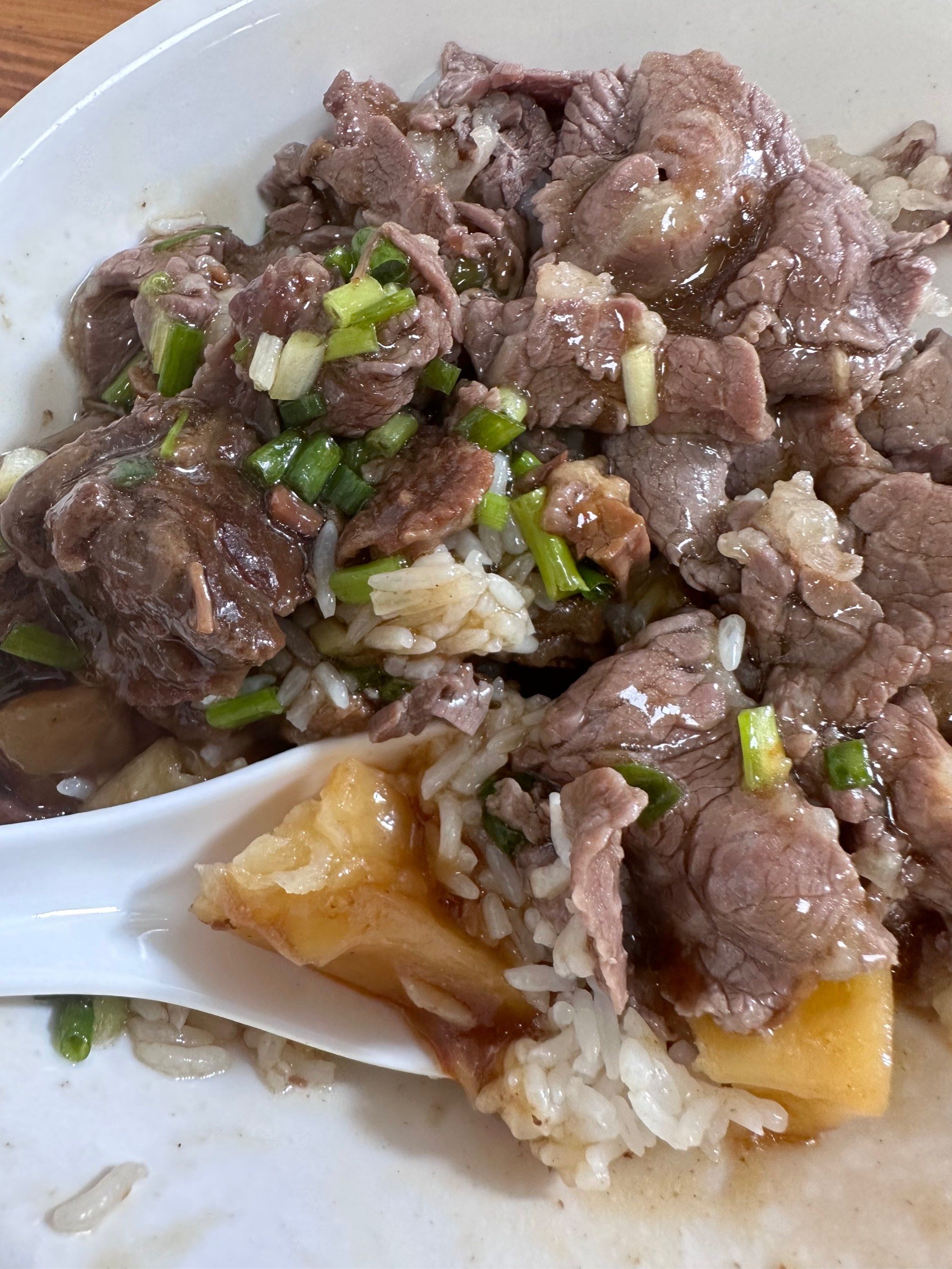 网上蛮火的红烧牛腩牛肉双拼饭!