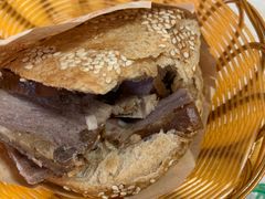 -洪峰浩老北京烧饼夹肉(角门路店)