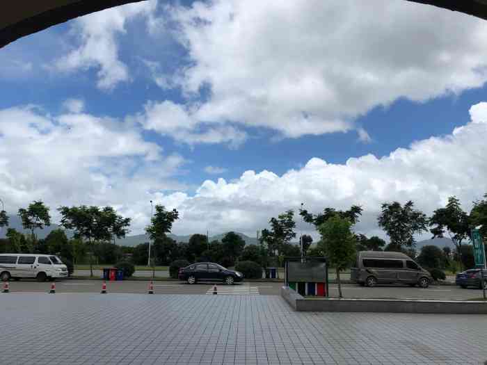 象山服务区-"这个服务区真的一点都不好!外面看起来嘛很.