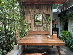 -Cuc Gach Quan Restaurant