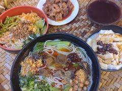 -爆炸头阿姨小四川正宗川味小吃(无任何分店)