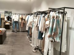 -URBAN REVIVO(高德置地广场·春广场店)