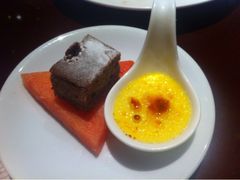 焦糖炖蛋和布朗宁-粤海酒店-旋转餐厅