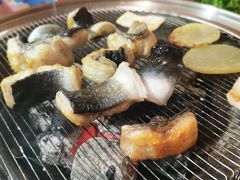 -围炉肉舍•炭烤活鳗•丹东海鲜烤肉(步行街店)