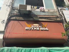 -Bánh Mì Huynh Hoa