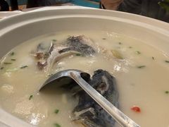 浓汤鱼头-浔味·山屿湖·正宗全鱼宴老字号