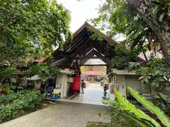 -东海岸人工湖美食村