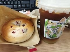 菠萝气泡美式-YOLO COFFEE悠乐咖啡