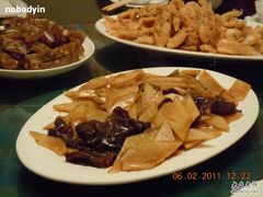 木耳炒山药-小铜锣湾海鲜家常菜馆(河西店)