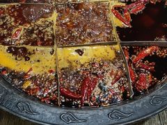 -渝嘴小老弟老火锅(华新村店)