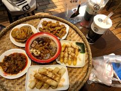 -爆炸头阿姨小四川正宗川味小吃(无任何分店)