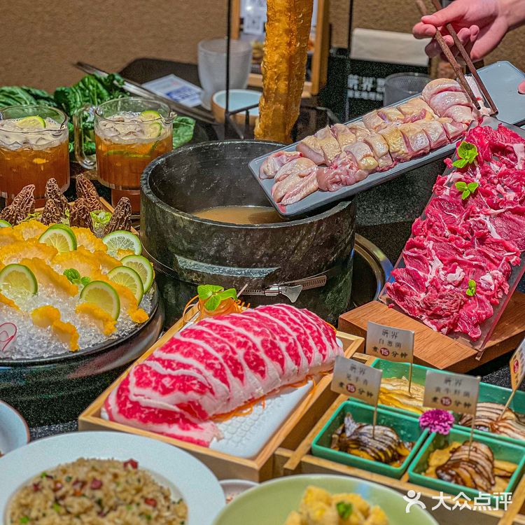 在深圳，首家野生菌石锅土鸡，一口鲜掉牙❗️