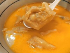 金汤黄鱼馄饨-蟹黄鱼·楼上面馆(外滩中央旗舰店)