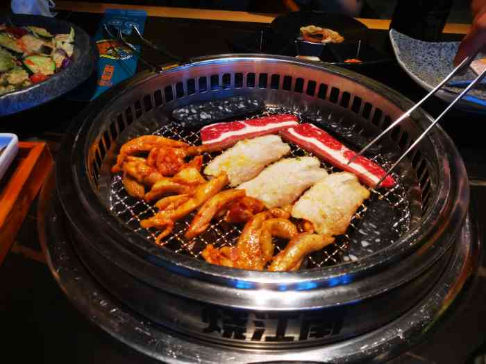 烧江南烤肉(富阳鹿山时代店)-"[薄荷]环境:出门就是江边,吃完看看富.