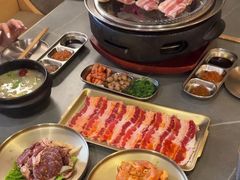 -围炉肉舍•炭烤活鳗•丹东海鲜烤肉(步行街店)