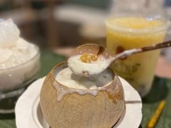 椰皇桃胶炖双皮奶-杏甜品(尖沙咀加拿分道店)