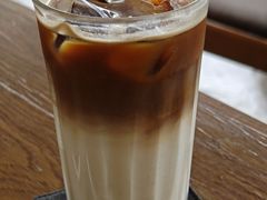 -ROAST coffee & eatery