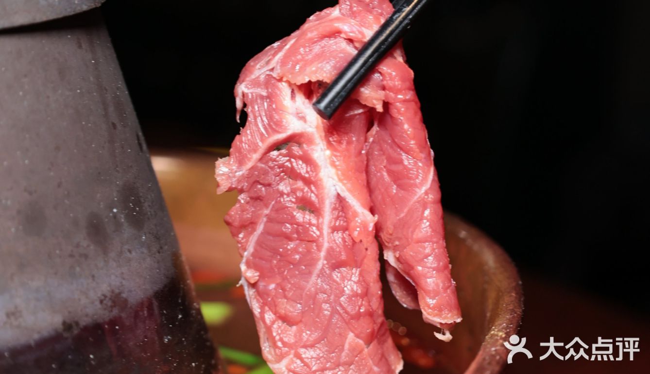 羊肉火锅配烧烤，舌尖上双重享受！