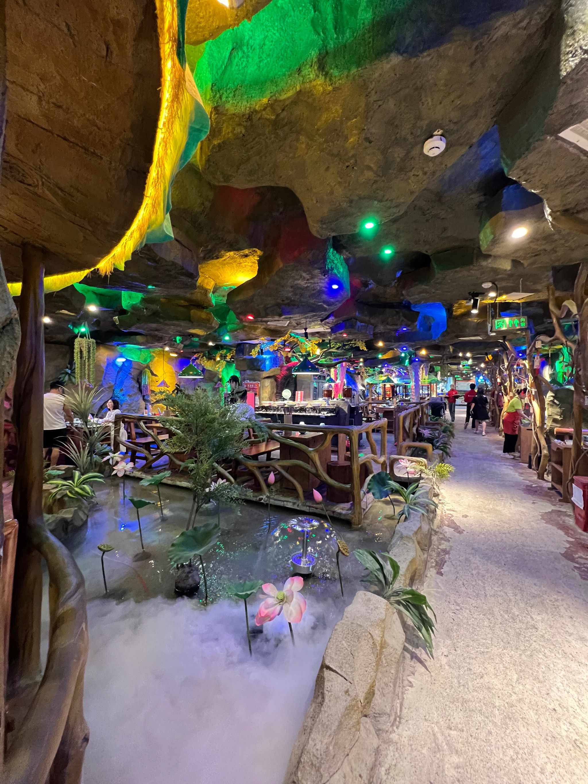 我在水帘洞里吃重庆火锅