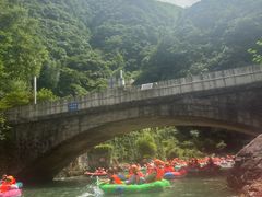 -安吉龙王山峡谷漂流