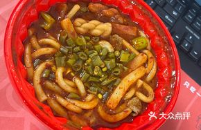 Spicy Beef Fried Rice Noodles with Rice Cake