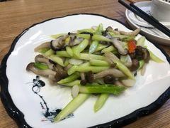 芦笋炒菌菇-老苏州大客堂·苏帮菜·松鼠桂鱼·苏州传统小吃(观前街人民商场店)