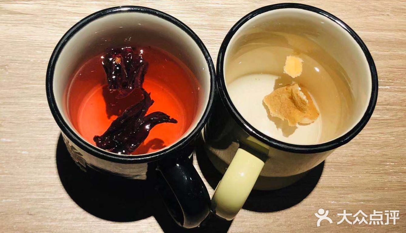 三个人点了3-4人份，有两条鱼，鱼肉比酸菜还多