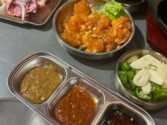 -围炉肉舍•炭烤活鳗•丹东海鲜烤肉(步行街店)