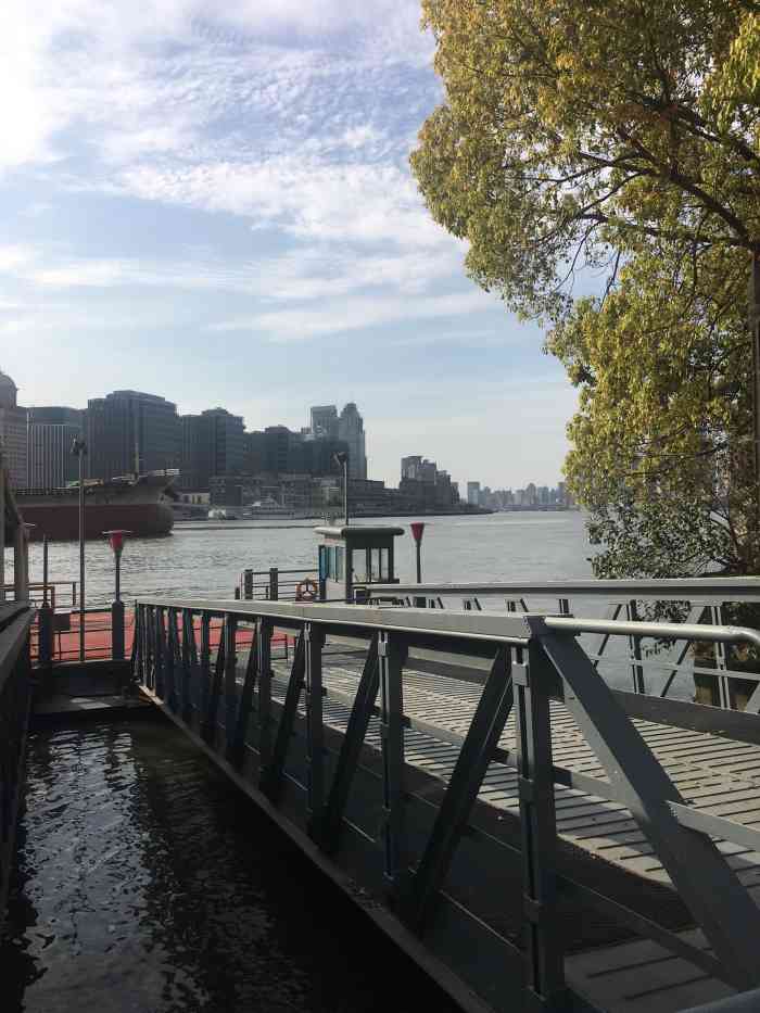 塘桥渡口售票处-"真的是五星好评的摆渡轮船.双休日乘客寥寥.