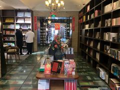 -钟书阁(松江泰晤士小镇店)