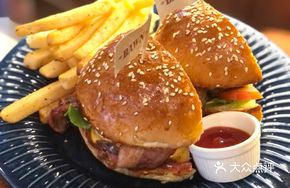 Dorn's Signature Bacon Beef Cheese Burger