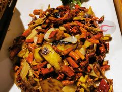 新鲜干椒牛肝菌-老滇山寨•云南特色菜•地方菜•民族风情歌舞表演(金碧店)