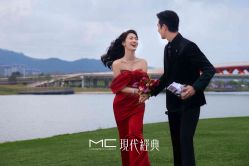 -现代经典婚纱摄影