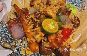 Stir-fried Australian Snowflake Beef with Golden Garlic