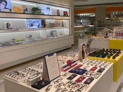 -J-Optical佳视明眼镜·蔡司视觉(青岛金茂览秀城店)
