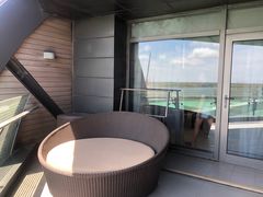 -上海滴水湖皇冠假日酒店