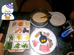 云南过桥米线-云海肴云南菜·蒸汽石锅鱼(青岛万象城店)
