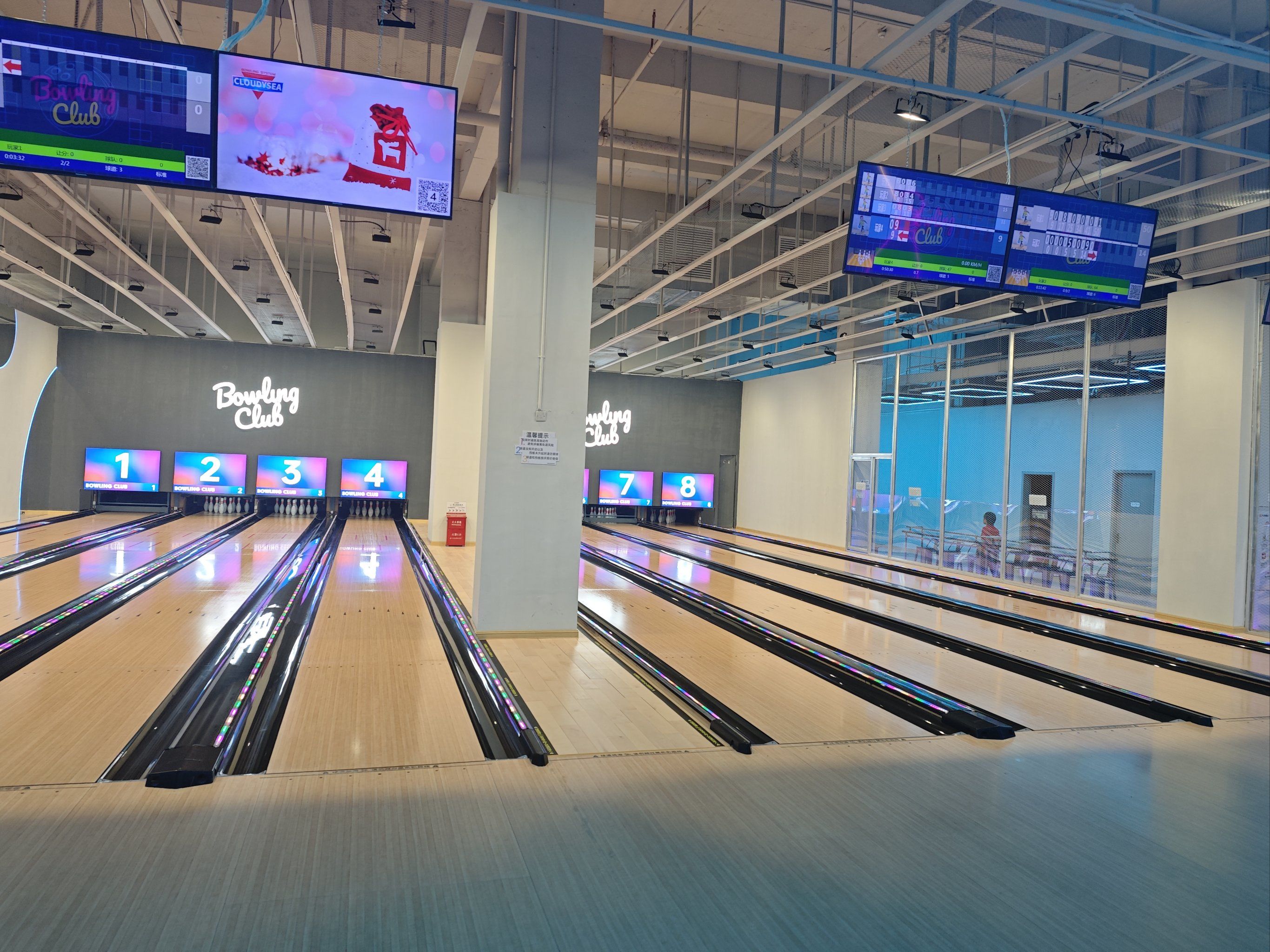 保龄球俱乐部探店