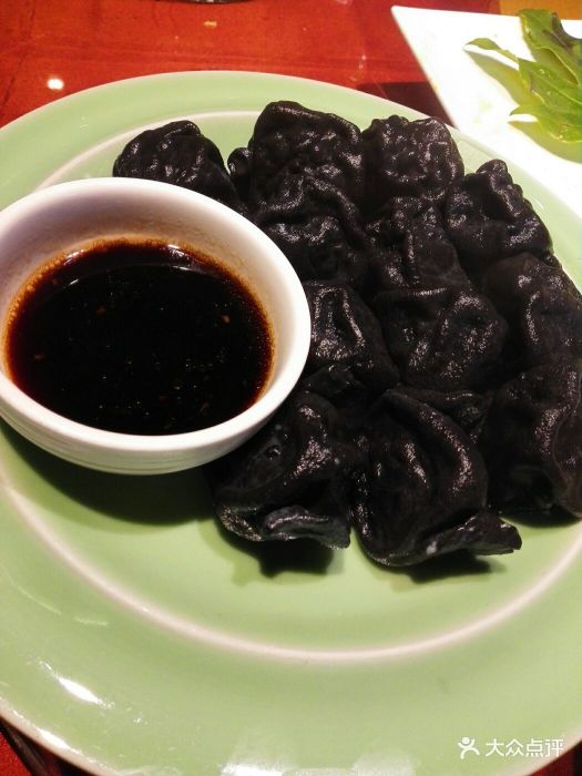 墨鱼汁鲅鱼馅饺子