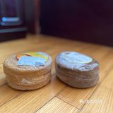 糕体硬质的，也比较适合 运输，有可可和奶油味儿两种