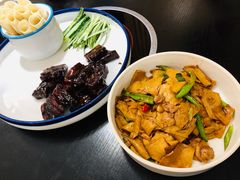 酥不腻烤肉麦饼-臻吃客主题餐厅(人民路店)