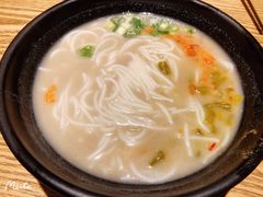 鱼糊粉配油条-汪爹爹武汉牛三鲜(朝外大街店)