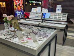 -MiRi眼镜连锁·蔡司·尼康控优点合作店(莘庄店)