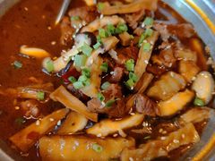 酸笋煮牛肉-中8楼风尚云南菜(颐堤港店)