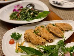 炸鸡翅-Chom Cafe and Restaurant