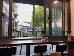 靠窗位-月亮生煎大王