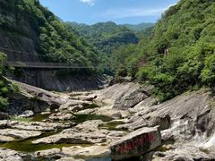 -燕子河大峡谷天坑仙境