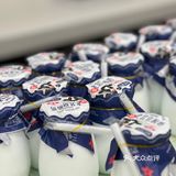 东四这家面包房超级火爆，都是来他家买面包，打牛奶的